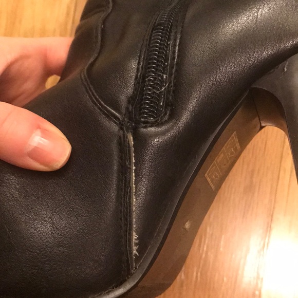 Black slightly over the knee boot - Picture 2 of 6